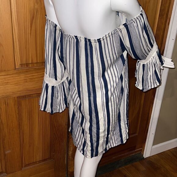 Off the shoulder bell sleeve dress - Picture 5 of 6